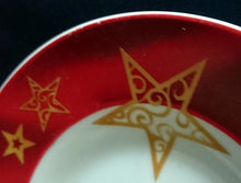 Lade das Bild in den Galerie-Viewer, 2er Set UNTERTASSEN "Flirt" "Gold Stern" - Porzellan, Advent Weihnachtssterne Breiter Motiv Dekorrand (BC)