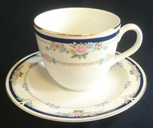 Lade das Bild in den Galerie-Viewer, 2er Set UNTERTASSEN "Patricia" - Porzellan, Goldrand Flora Rosenblumen Kettenglieder Motiv Dekor