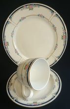 Lade das Bild in den Galerie-Viewer, 2er Set 2er KAFFEEGEDECKE "Patricia" - Porzellan, Goldrand Flora Rosenblumen Kettenglieder Motiv Dekor