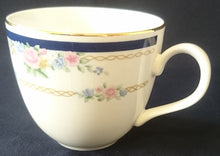 Lade das Bild in den Galerie-Viewer, 2er KAFFEEGEDECK "Patricia" - Porzellan, Goldrand Flora Rosenblumen Kettenglieder Motiv Dekor