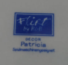 Lade das Bild in den Galerie-Viewer, UNTERTASSE "Patricia" - Porzellan, Goldrand Flora Rosenblumen Kettenglieder Motiv Dekor (BC)