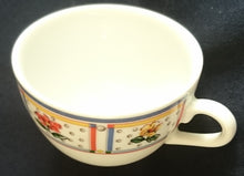 Lade das Bild in den Galerie-Viewer, TEETASSE "Flirt" - Porzellan, Flora Blumenblüten Pflanzen Linien Streifen Rand Motiv Dekor