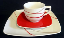 Lade das Bild in den Galerie-Viewer, 2er Set 2er KAFFEEGEDECKE "Novel" - Porzellan, Geometrisches Linien Striche Abstrakt Breiter Rand Motiv Quadratische Form Motiv Dekor