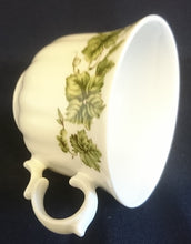 Lade das Bild in den Galerie-Viewer, TEETASSE - Porzellan, Flora Weinblatt Blätter Pflanzen Ranken Motiv Dekor