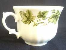 Lade das Bild in den Galerie-Viewer, 2er TEEGEDECK - Porzellan, Flora Weinblatt Blätter Pflanzen Ranken Motiv Dekor