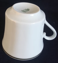 Lade das Bild in den Galerie-Viewer, KAFFEETASSE - Porzellan, Goldrand Senkrecht Relief Wölbungen Form Motiv Dekor
