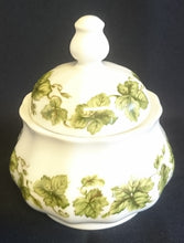 Lade das Bild in den Galerie-Viewer, 5er Set TEEKANNE & MILCHKÄNNCHEN & ZUCKERDOSE + DECKEL - Porzellan, Flora Weinblatt Blätter Pflanzen Ranken Motiv Dekor