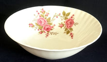 Lade das Bild in den Galerie-Viewer, SALATSCHÜSSEL - Porzellan, Flora Rosenblumen Blütenknospen Linien Wellen Relief Motiv Dekor