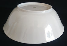 Lade das Bild in den Galerie-Viewer, SALATSCHÜSSEL - Porzellan, Flora Rosenblumen Blütenknospen Linien Wellen Relief Motiv Dekor