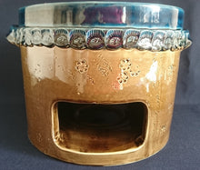 Lade das Bild in den Galerie-Viewer, FONDUE SET (4 Teilig) "Brotzeit" "Studio Linie" - Keramik / Steingut & Metall, Antikes Abstraktes Kreise Striche Blüten Motiv Dekor, Bjön Wiinblad Design (BC)