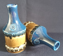 Lade das Bild in den Galerie-Viewer, ÖL FLÄSCHCHEN OHNE VERSCHLUß "Brotzeit" "Studio Linie" - Keramik / Steingut, Antikes Abstraktes Kreise Striche Blüten Motiv Dekor, Bjön Wiinblad Design (BC)