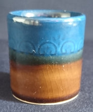 Lade das Bild in den Galerie-Viewer, 2er Set GETRÄNKEBECHER -KURZE / SHOTS "Brotzeit" "Studio Linie" - Keramik / Steingut, Antikes Abstraktes Kreise Striche Blüten Motiv Dekor, Bjön Wiinblad Design (BC)