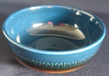 Lade das Bild in den Galerie-Viewer, SCHÄLCHEN "Brotzeit" "Studio Linie" - Keramik / Steingut, Antikes Abstraktes Kreise Striche Blüten Motiv Dekor, Bjön Wiinblad Design (BC)