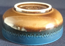 Lade das Bild in den Galerie-Viewer, SCHÄLCHEN "Brotzeit" "Studio Linie" - Keramik / Steingut, Antikes Abstraktes Kreise Striche Blüten Motiv Dekor, Bjön Wiinblad Design (BC)