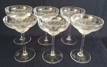 Lade das Bild in den Galerie-Viewer, 6er Set LIKÖR GETRÄNKEGLÄSER "Studio Linie" - Kristallglas, Geometrisches Abstraktes Punkte Tupfen Punkte Motiv Schliff Dekor (BC)