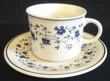 Lade das Bild in den Galerie-Viewer, KAFFFETASSE - Keramik / Steingut, Flora Blumenblüten Ranken Pflanzen Blatt Blätter Motiv Dekor