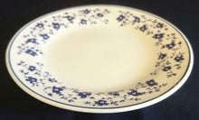 Lade das Bild in den Galerie-Viewer, DESSERTTELLER - Keramik / Steingut, Flora Blumenblüten Ranken Pflanzen Blatt Blätter Motiv Dekor