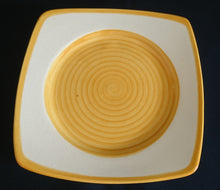 Lade das Bild in den Galerie-Viewer, DESSERTTELLER - Keramik / Steingut, Wirbel Kreise Spirale Rand Motiv Dekor (BC)