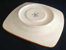 Lade das Bild in den Galerie-Viewer, 2er Set UNTERTASSE - Keramik / Steingut, Wirbel Kreise Spirale Rand Motiv Dekor