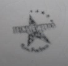 Lade das Bild in den Galerie-Viewer, 2er Set UNTERTASSE - Keramik / Steingut, Wirbel Kreise Spirale Rand Motiv Dekor