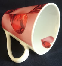 Lade das Bild in den Galerie-Viewer, KAFFEETASSE - Porzellan, Herzen Rosenstrauß Flora Beet Motiv Dekor (BC)