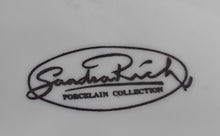 Lade das Bild in den Galerie-Viewer, SPEISETELLER - Porzellan, Rand Walfische Seesterne Geschwungene Linie Strich Motiv Dekor