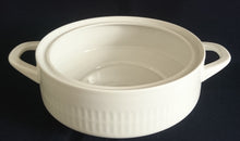 Lade das Bild in den Galerie-Viewer, BEILAGENSCHÜSSEL OHNE DECKEL - Porzellan, Einfärbiges Linien Striche Relief Motiv Dekor