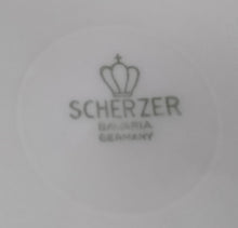 Lade das Bild in den Galerie-Viewer, BEILAGENSCHÜSSEL OHNE DECKEL - Porzellan, Einfärbiges Linien Striche Relief Motiv Dekor