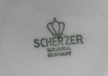 Lade das Bild in den Galerie-Viewer, 2er Set DESSERTTELLER - Porzellan, Einfärbiges Linien Striche Relief Motiv Dekor