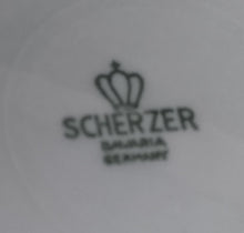 Lade das Bild in den Galerie-Viewer, 2er Set SUPPENTELLER - Porzellan, Einfärbiges Linien Striche Relief Motiv Dekor