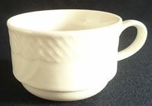 Lade das Bild in den Galerie-Viewer, KAFFEETASSE - Porzellan, Geometrisch Striche Linien Wellen Relief Motiv Dekor (BC)