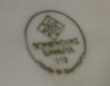 Lade das Bild in den Galerie-Viewer, KAFFEETASSE - Porzellan, Geometrisch Striche Linien Wellen Relief Motiv Dekor (BC)