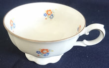 Lade das Bild in den Galerie-Viewer, SAMMELTASSE - Porzellan, Goldrand Flora Blumenbouquet Strauß Relief Motiv Dekor (nBC)