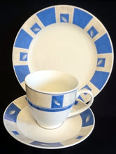 Lade das Bild in den Galerie-Viewer, 2er Set KAFFEETASSEN - Porzellan, Flora Blatt Blätter Abstrakt Viereck Motiv Dekor