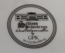 Lade das Bild in den Galerie-Viewer, DESSERTTELLER "Stella" - Porzellan, Abstrakt Striche Linien Flora Blumen Blüten Pflanzen Motiv Dekor