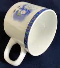 Lade das Bild in den Galerie-Viewer, KAFFEETASSE - Porzellan, Advent Weihnachten Winter Schnee Baum Bäume Rand Symbole Motiv Dekor