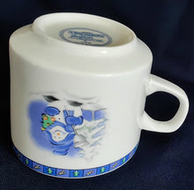 Lade das Bild in den Galerie-Viewer, KAFFEETASSE - Porzellan, Advent Weihnachten Winter Schnee Baum Bäume Rand Symbole Motiv Dekor