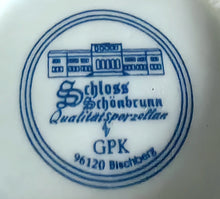 Lade das Bild in den Galerie-Viewer, KAFFEETASSE - Porzellan, Advent Weihnachten Winter Schnee Baum Bäume Rand Symbole Motiv Dekor