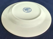 Lade das Bild in den Galerie-Viewer, 2er Set UNTERTASSEN - Porzellan, Advent Weihnachten Winter Schnee Baum Bäume Rand Symbole Motiv Dekor