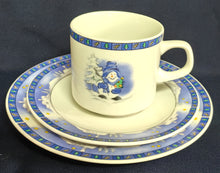 Lade das Bild in den Galerie-Viewer, KAFFEETASSE - Porzellan, Advent Weihnachten Winter Schnee Baum Bäume Rand Symbole Motiv Dekor