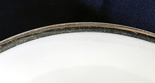 Lade das Bild in den Galerie-Viewer, DESSERTTELLER - Porzellan, Breiter Platin Linien Dekorrand Motiv