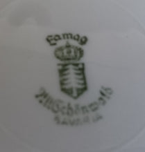 Lade das Bild in den Galerie-Viewer, 2er Set DESSERTTELLER - Porzellan, Goldlinien Doppelt Gewölbter Rand Relief Motiv Dekor