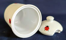 Lade das Bild in den Galerie-Viewer, SENF~ SERVIERBEHÄLTER MIT DECKEL "Käfer" - Porzellan, Fauna Käfer Insekten Motiv Dekor