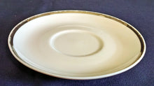 Lade das Bild in den Galerie-Viewer, 2er Set UNTERTASSEN - Porzellan, Breiter Platin Linien Dekorrand Motiv