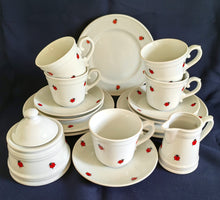 Lade das Bild in den Galerie-Viewer, 2er Set DESSERTTELLER "Käfer" - Porzellan, Fauna Käfer Insekten Motiv Dekor