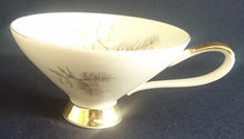 Lade das Bild in den Galerie-Viewer, TEE~ SAMMELTASSE - Porzellan, Flora Geäst Tannennadeln Zweige Gold Motiv Dekor