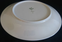 Lade das Bild in den Galerie-Viewer, 3er TEE~ SAMMELGEDECK - Porzellan, Goldrand Flora Pflanzen Blumenblüten Blatt Blätter Motiv Dekor (BC)