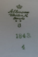 Lade das Bild in den Galerie-Viewer, 3er TEE~ SAMMELGEDECK - Porzellan, Goldrand Flora Pflanzen Blumenblüten Blatt Blätter Motiv Dekor (BC)