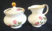 Lade das Bild in den Galerie-Viewer, 3er Set MILCHKÄNNCHEN & ZUCKERDOSE + DECKEL "Annabell" - Porzellan, Goldrand Flora Rosenblumen Blüten Relief Motiv Dekor