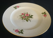 Lade das Bild in den Galerie-Viewer, 3er KAFFEEGEDECK "Annabell" - Porzellan, Goldrand Flora Rosenblumen Blüten Relief Motiv Dekor